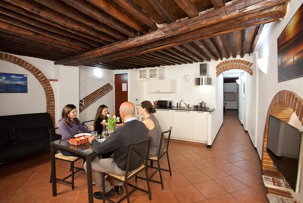 Helvetia Lodge Genova 0*,